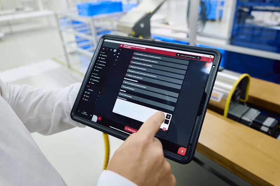 Mitarbeitende analysieren Hindernisse in der Supply Chain zur gezielten Verkürzung der Durchlaufzeit