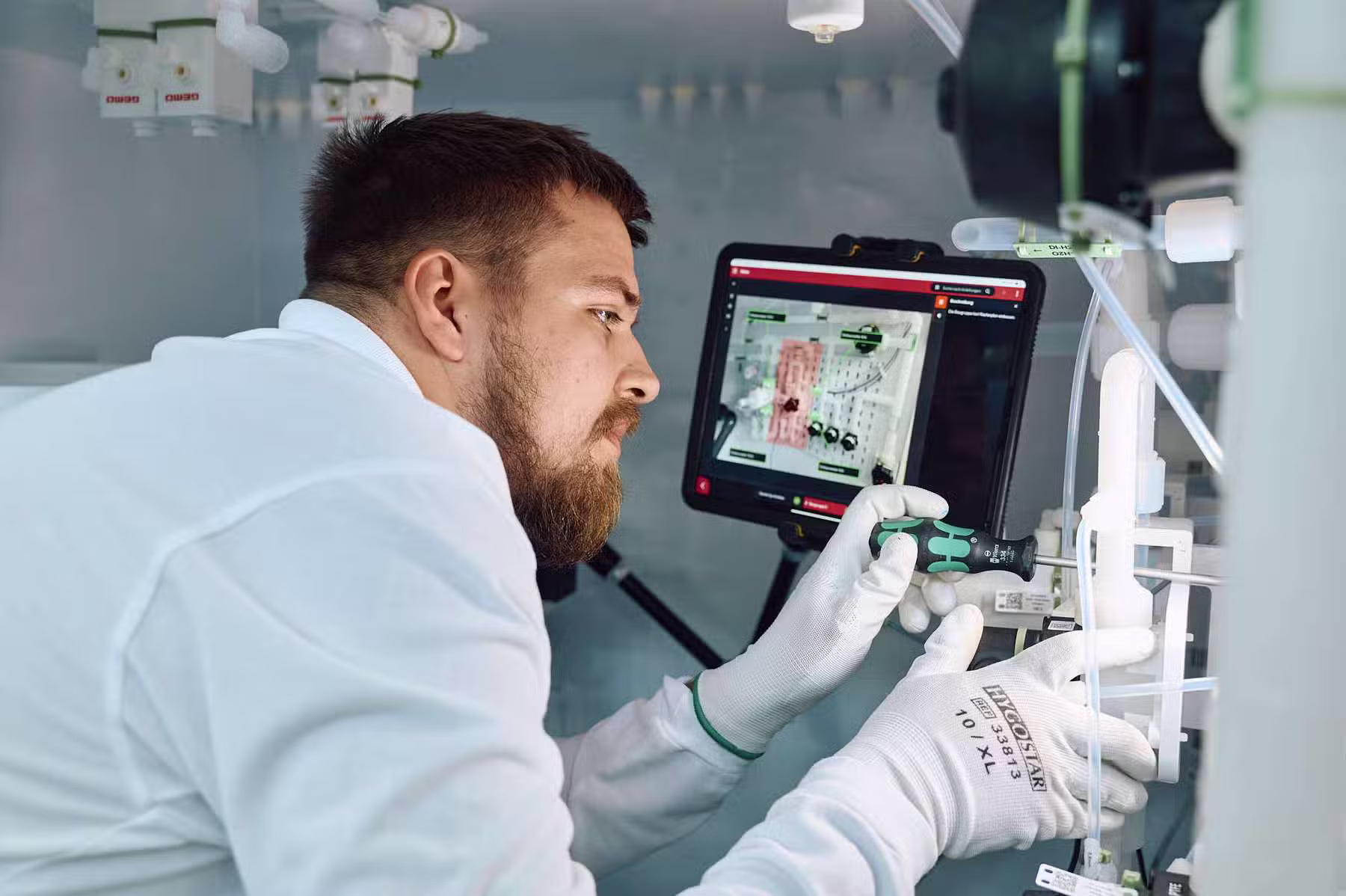 Industrielle Maschine mit Sensoren für zustandsabhängige Instandhaltung